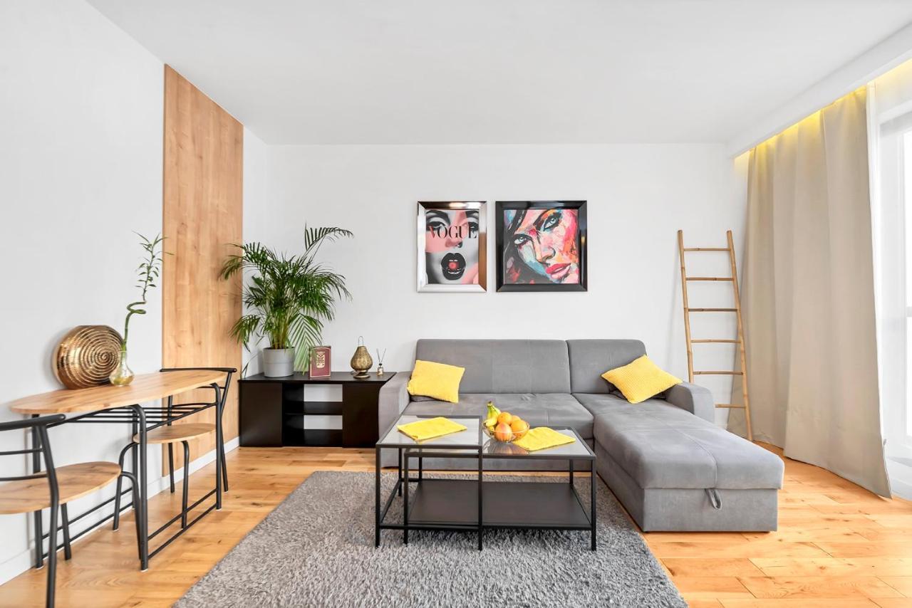 Modern Apartments With Access To The Pool Near Rondo Daszynskiego Station Warschau Exterior foto